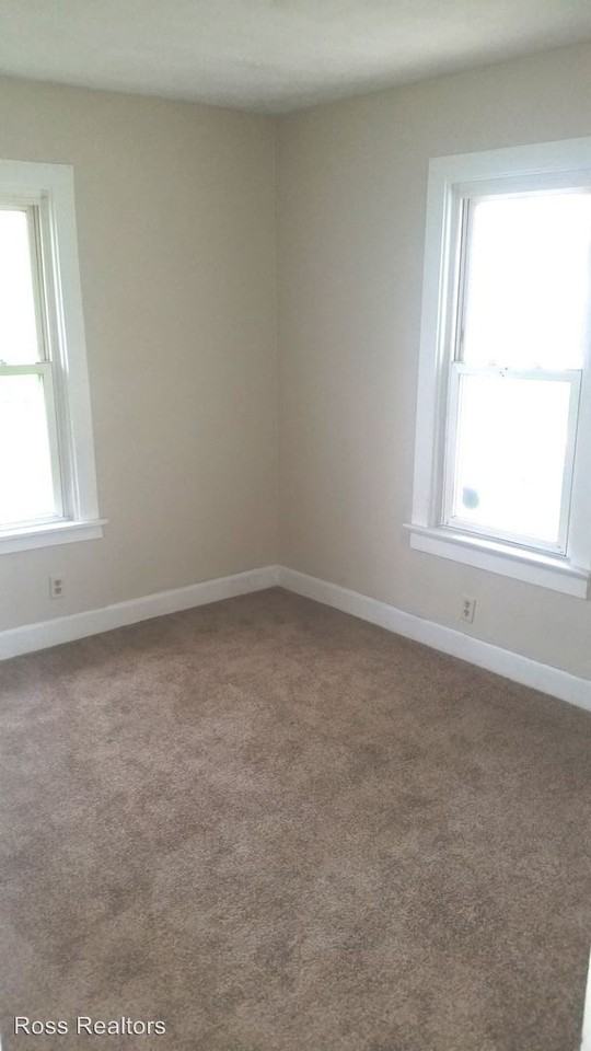 529 Bassett Ave - Photo 3 of 13