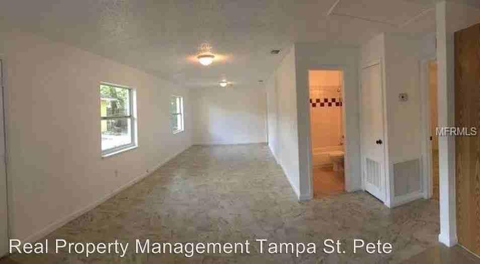 8404 N Mulberry St - Photo 2 of 7