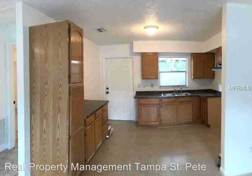8404 N Mulberry St - Photo 3 of 7