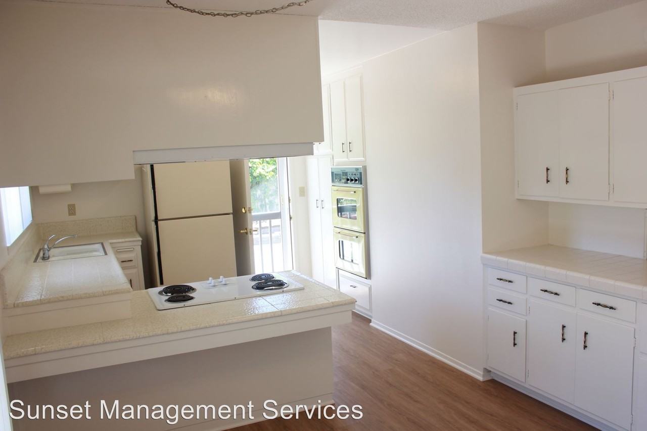 820 Calle Malaga - Photo 2 of 8