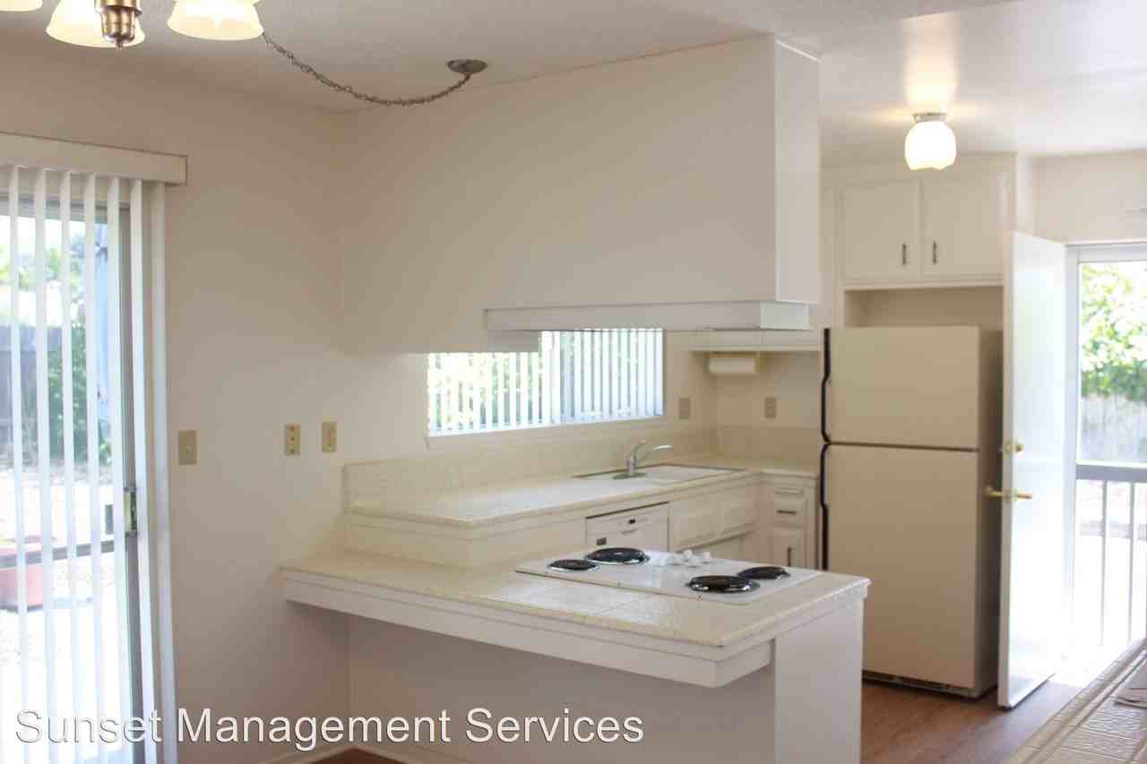 820 Calle Malaga - Photo 3 of 8