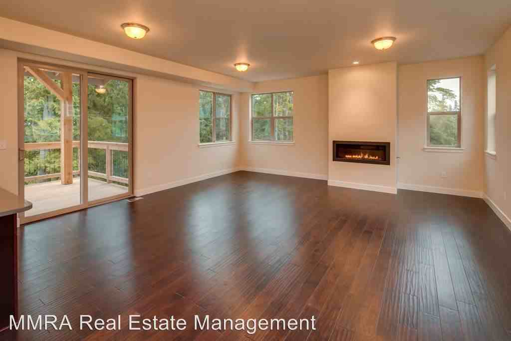 1211 Creekwood Ln - Photo 3 of 22