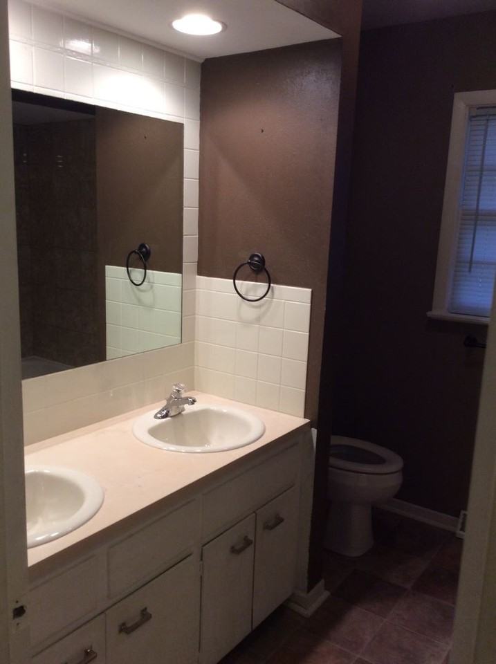 2107 Devon Ave - Photo 2 of 12