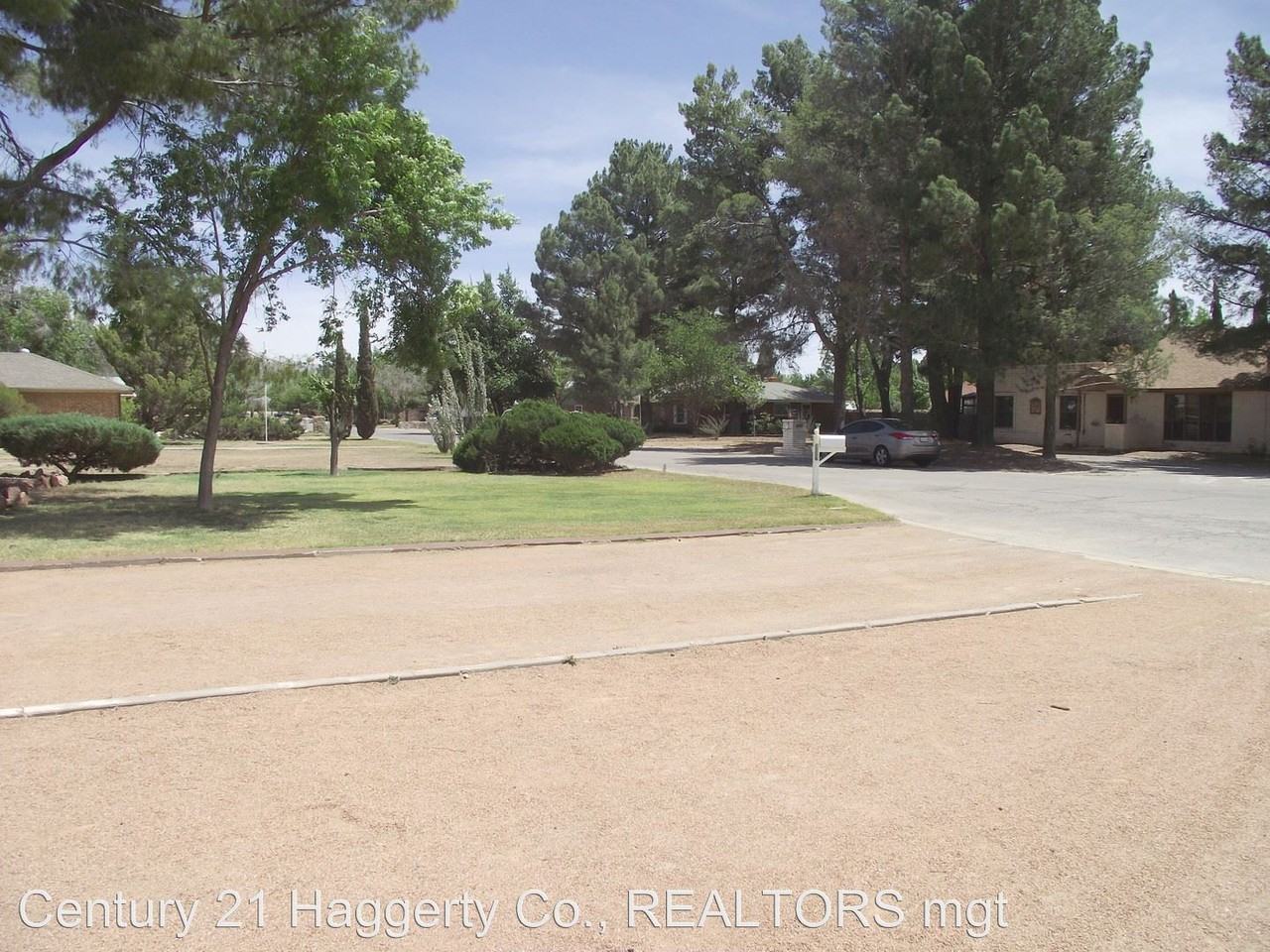 1066 Esplanada Cir - Photo 3 of 27