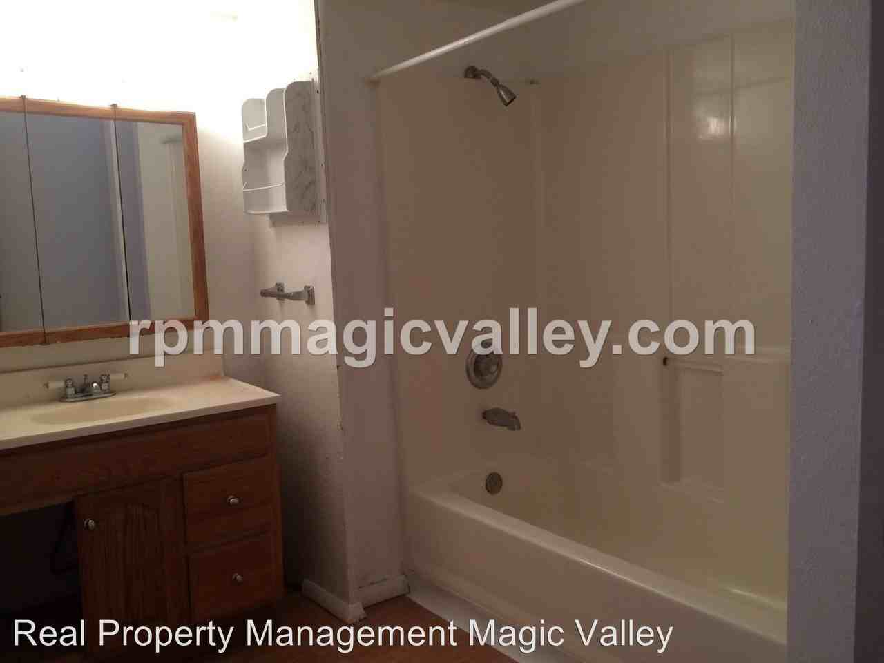 413 Main St S - Photo 2 of 11