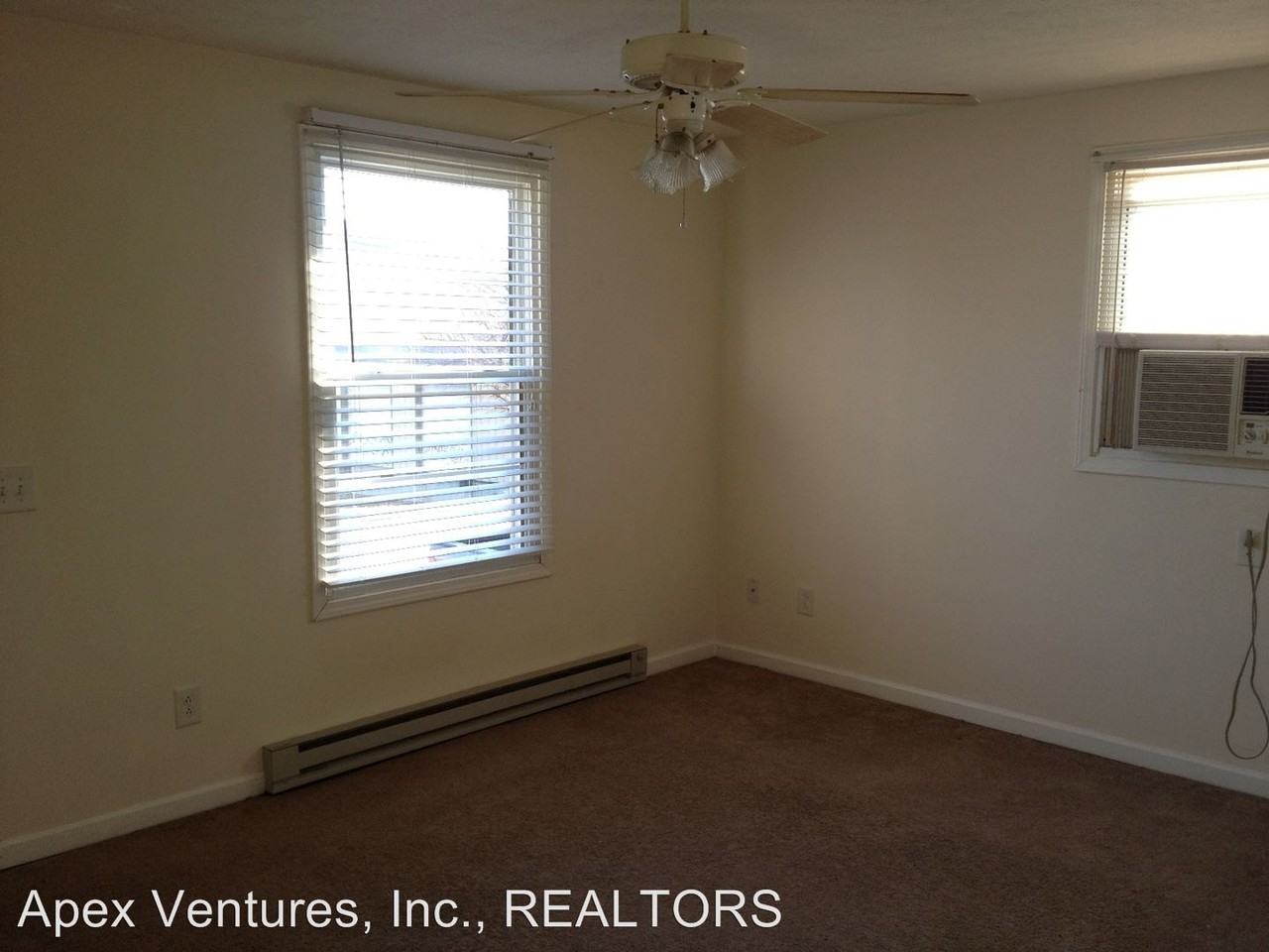 2425 Kline Ave - Photo 3 of 8