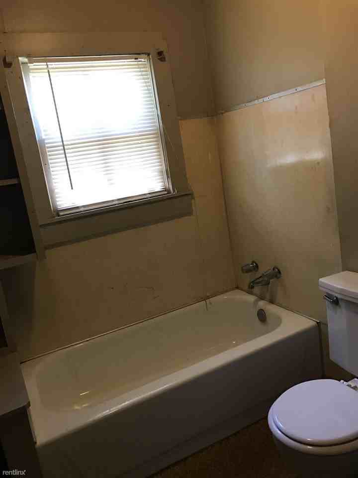 2046 Grand Ave #B - Photo 2 of 7