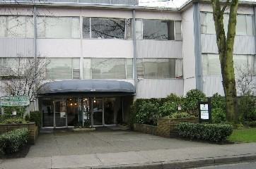 CLAIRMONT APTS. - Photo 3 of 4