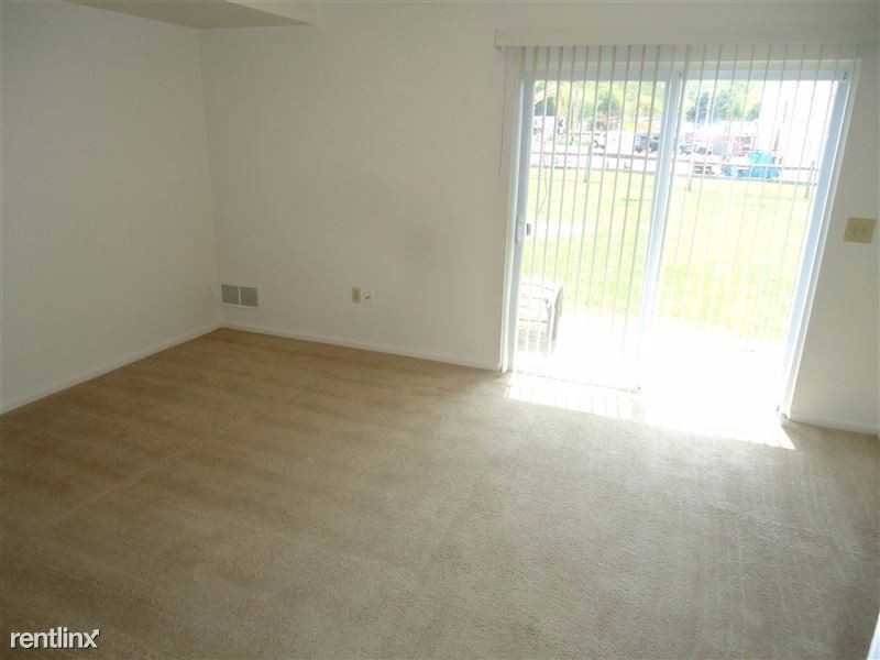 707 Hemlock Square - Photo 3 of 13