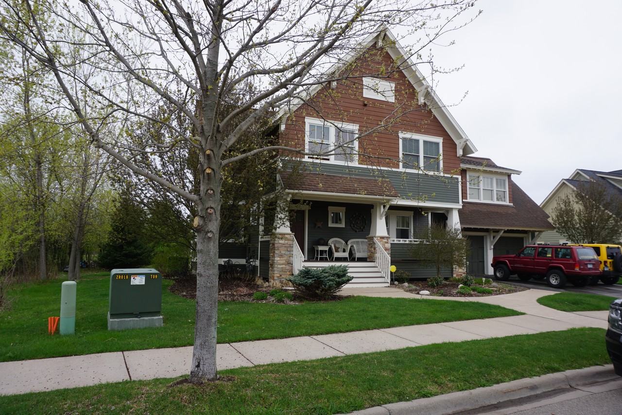 340 Prairie Way S - Photo 2 of 23