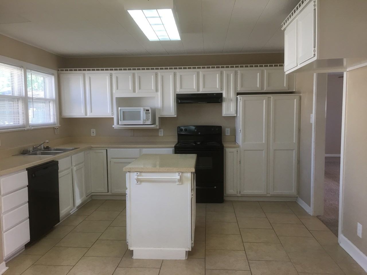 214 17th St N - Photo 3 of 8