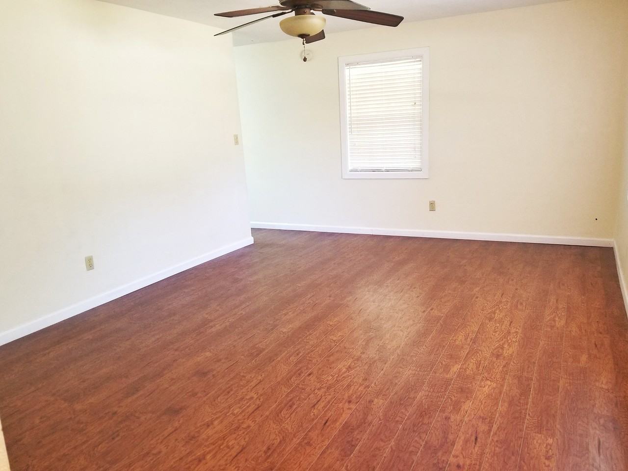 201 Brigadier St - Photo 2 of 9