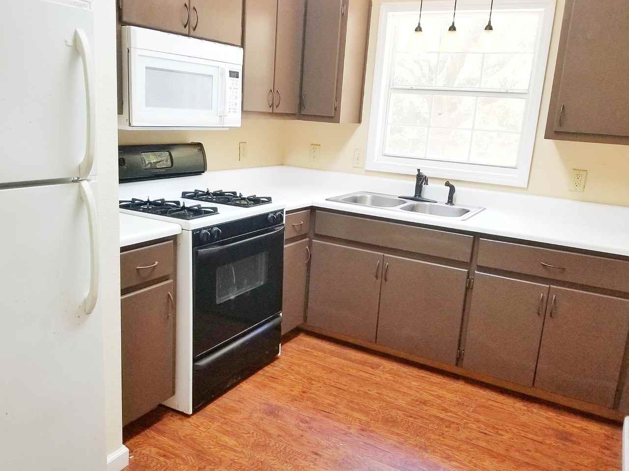 201 Brigadier St - Photo 3 of 9