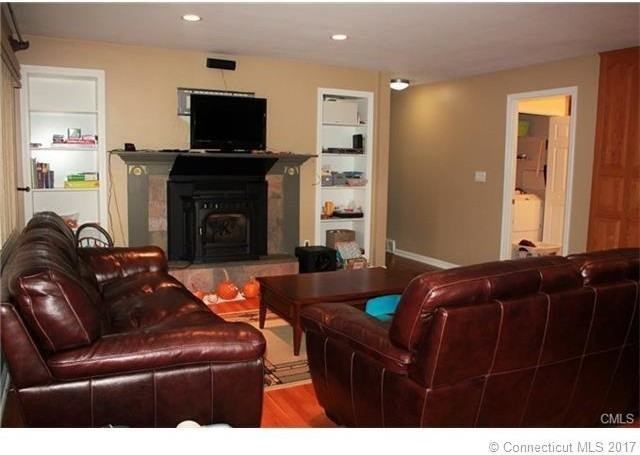 31 Lorraine Dr - Photo 3 of 20