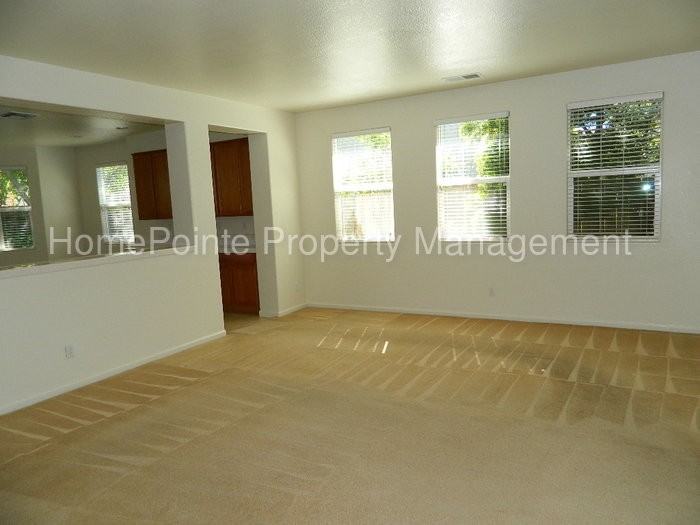 10128 Brian Kelly Way - Photo 3 of 11