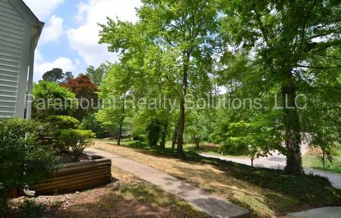 1328 Ravenhurst Dr - Photo 3 of 30