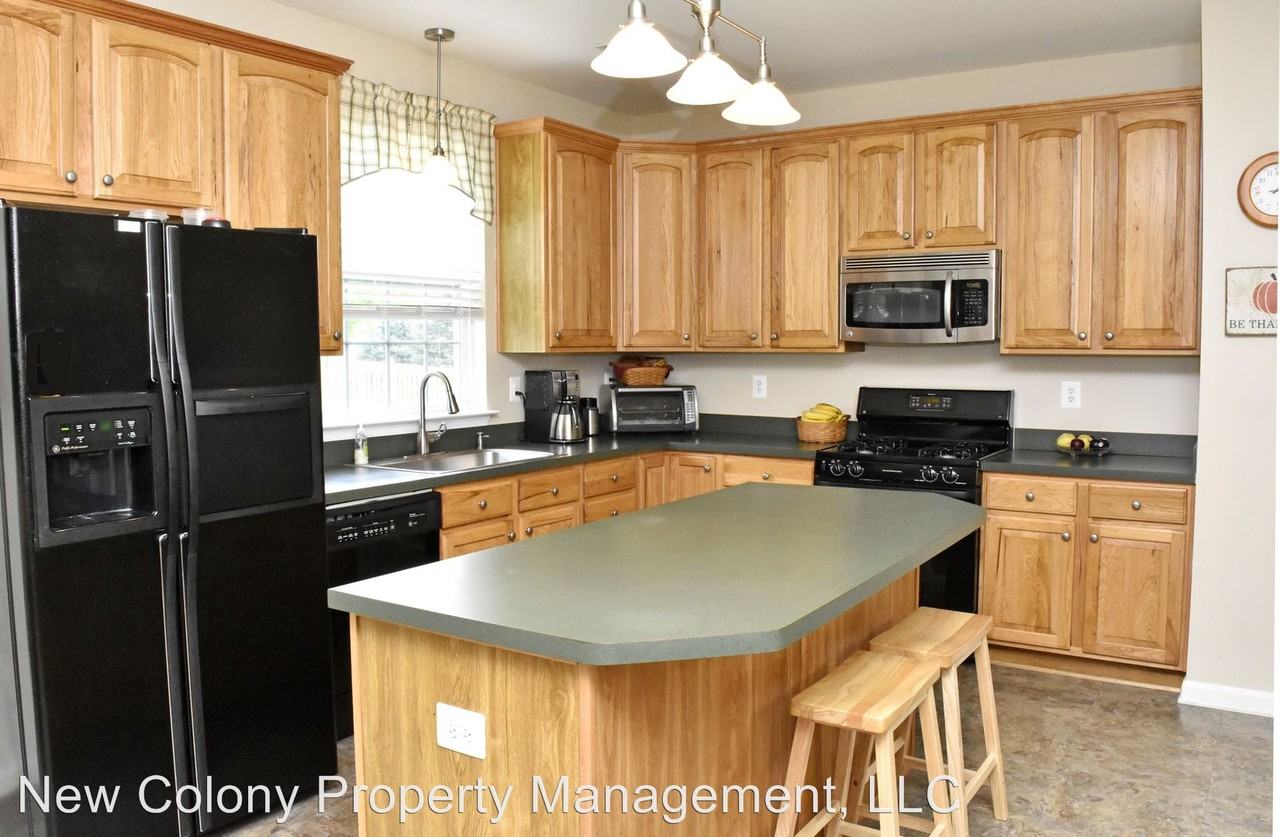 5767 Morland Dr N - Photo 2 of 28