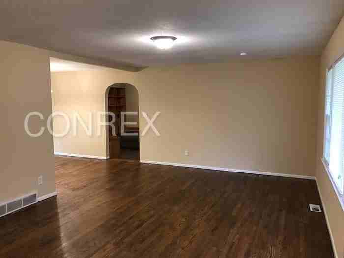 9318 Fairwood Dr - Photo 2 of 11