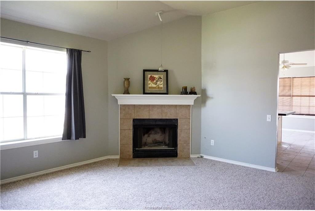 2407 Carnation Ct - Photo 3 of 10