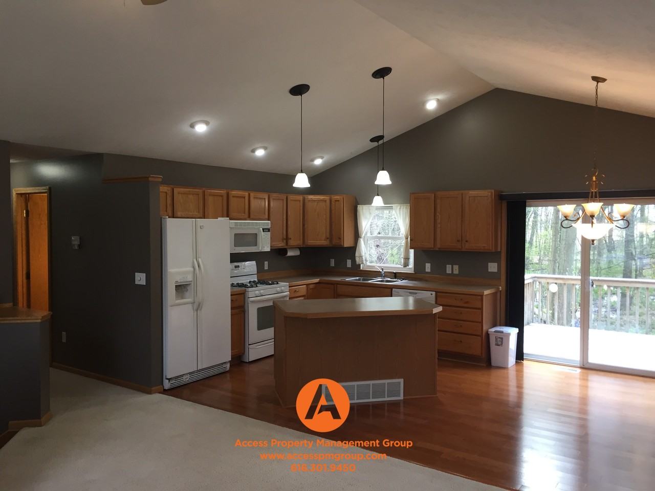 9586 Parmeter Ave NE - Photo 3 of 16