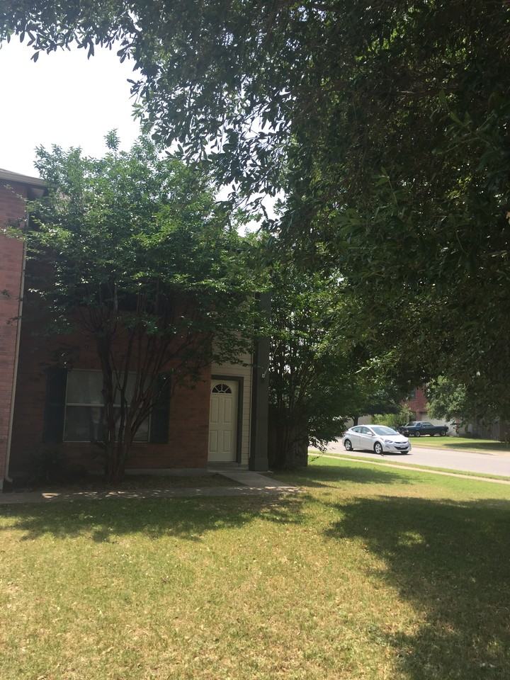 3117 Lake Cove - Photo 2 of 13