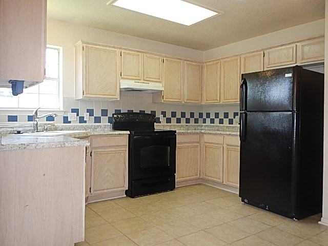 5009 James Loop - Photo 2 of 4