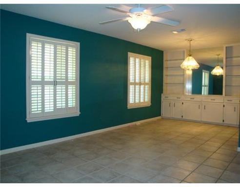 1212 N Ridgefield Cir - Photo 2 of 3