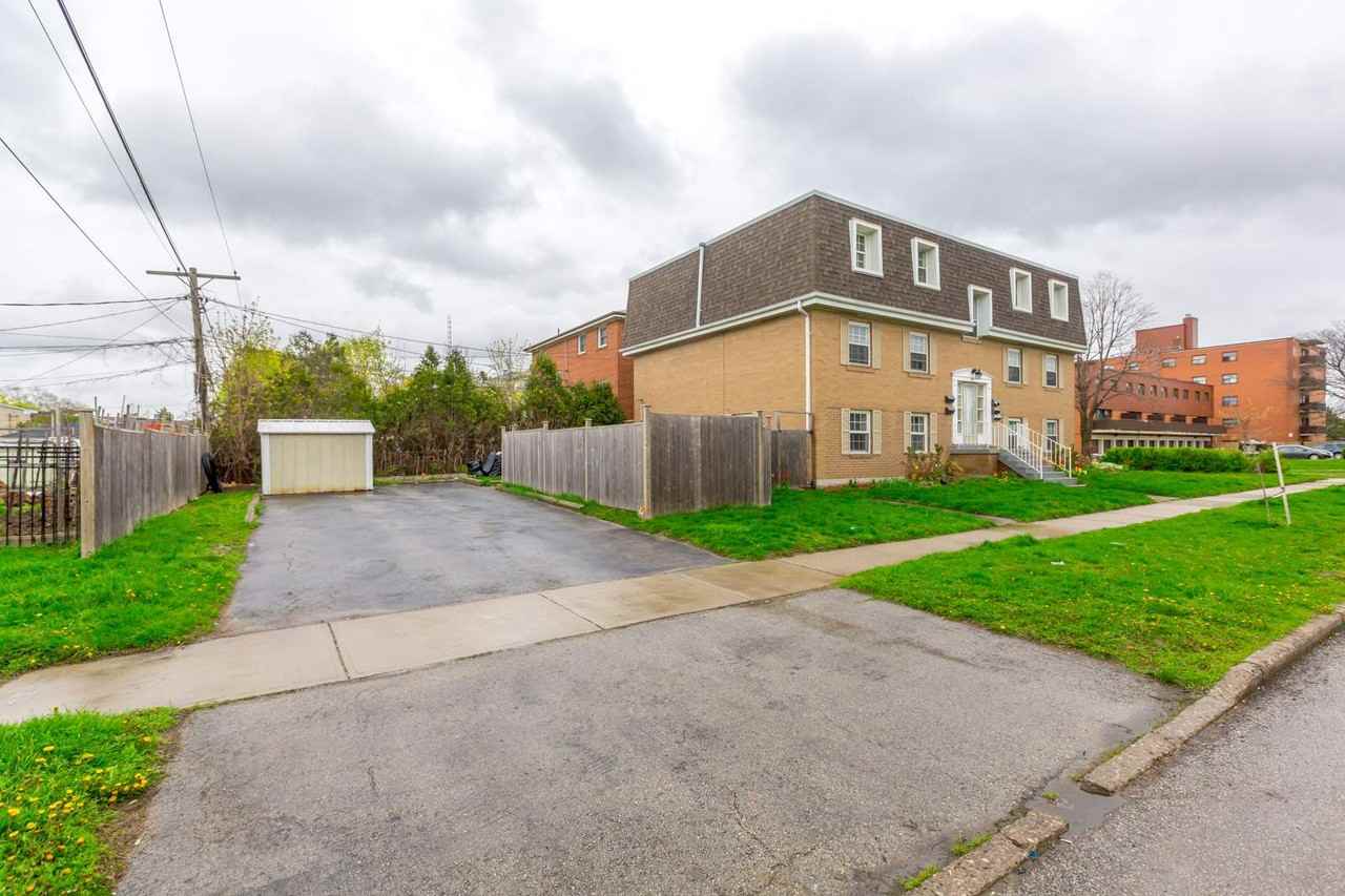 1 Camperdown Ave - Photo 2 of 20