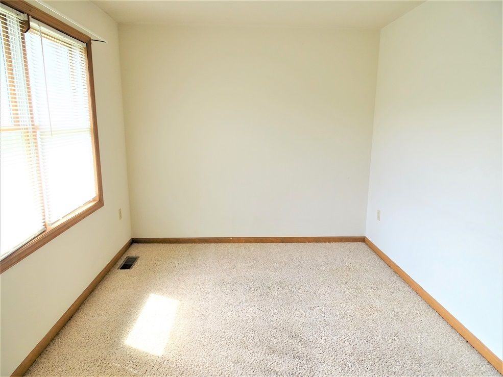 1029 Kevin Ln - Photo 3 of 16