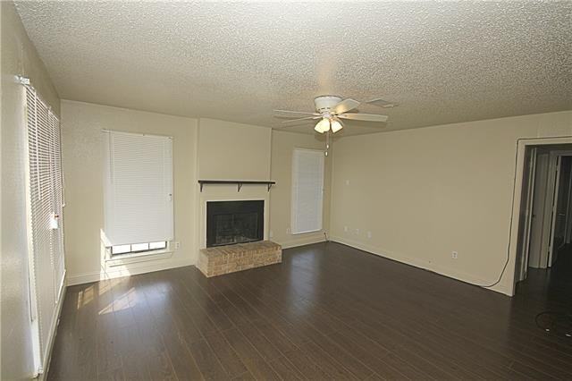 207 W Trinity St - Photo 3 of 8