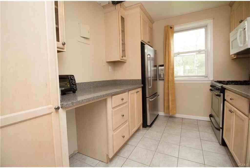1 Avon Cir #A - Photo 3 of 12