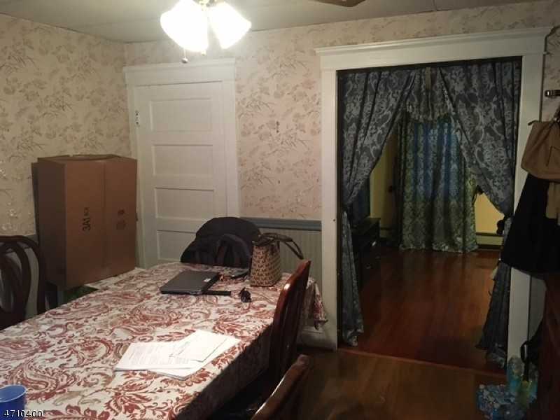 60 Dixon Ave - Photo 3 of 12