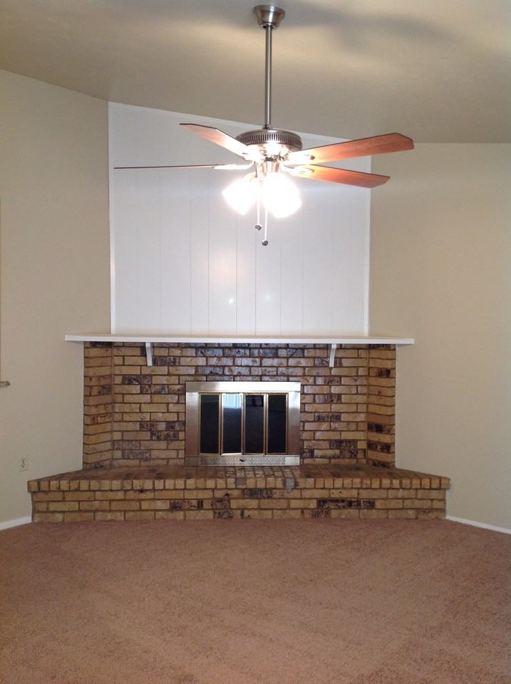 409 Everest Ct - Photo 2 of 6