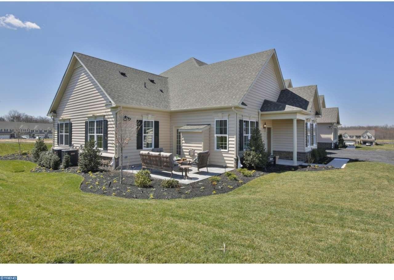 1004 Arbour Ln - Photo 2 of 9