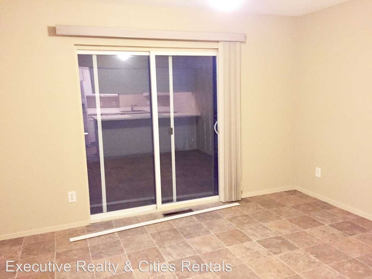 136 Ruth St N #10 - Photo 3 of 15