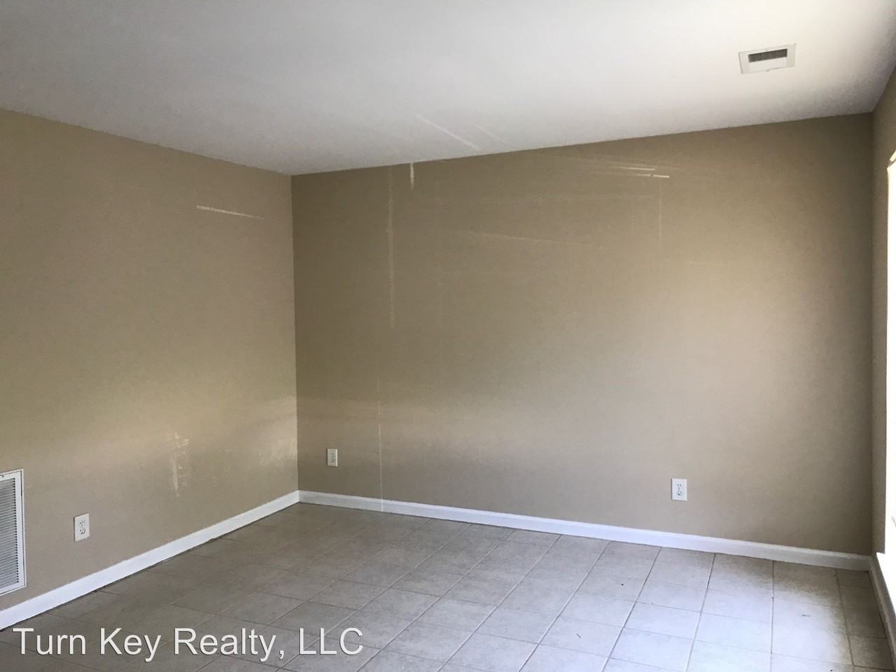 2463 Hampstead Dr - Photo 2 of 5