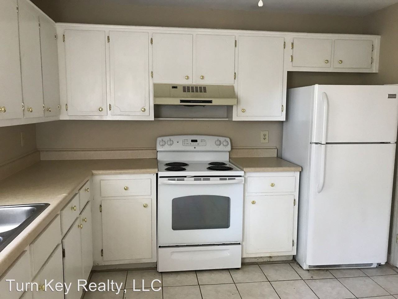 2463 Hampstead Dr - Photo 3 of 5