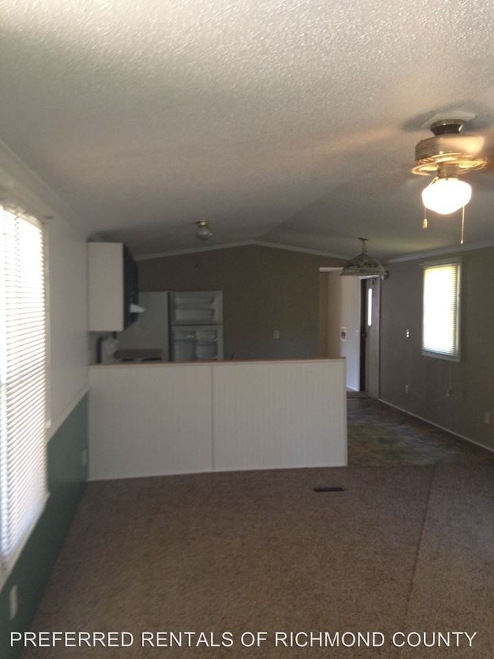 379 Midway Rd - Photo 3 of 8