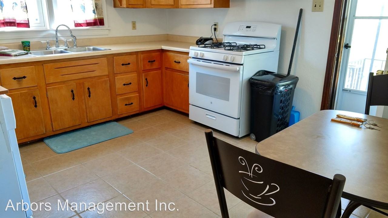 505 10th St - Photo 3 of 19