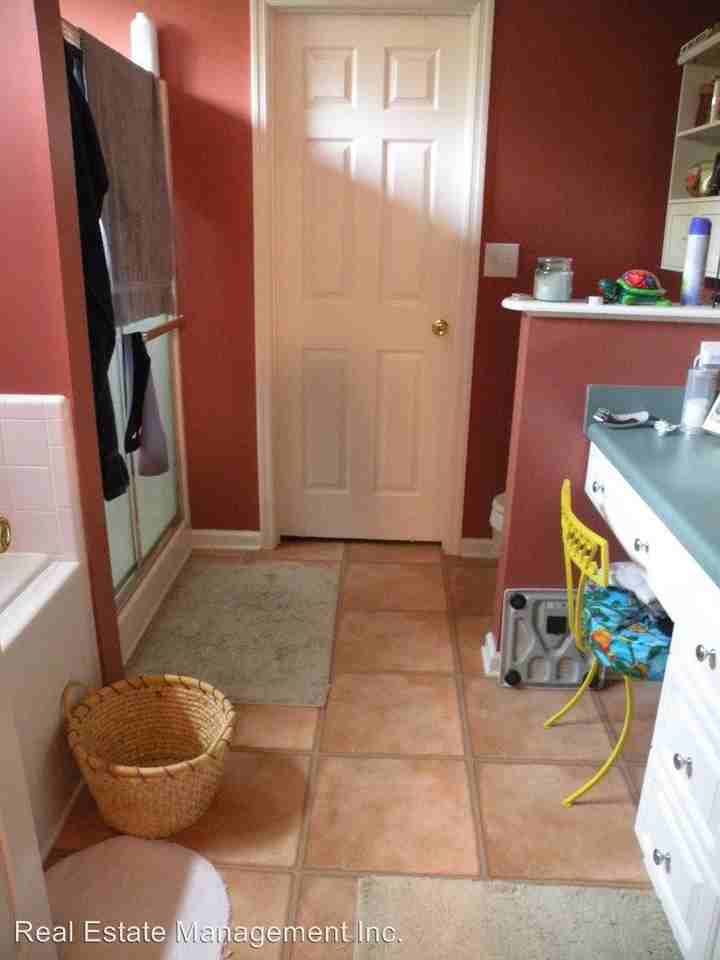 239 Rankin Ct - Photo 3 of 18