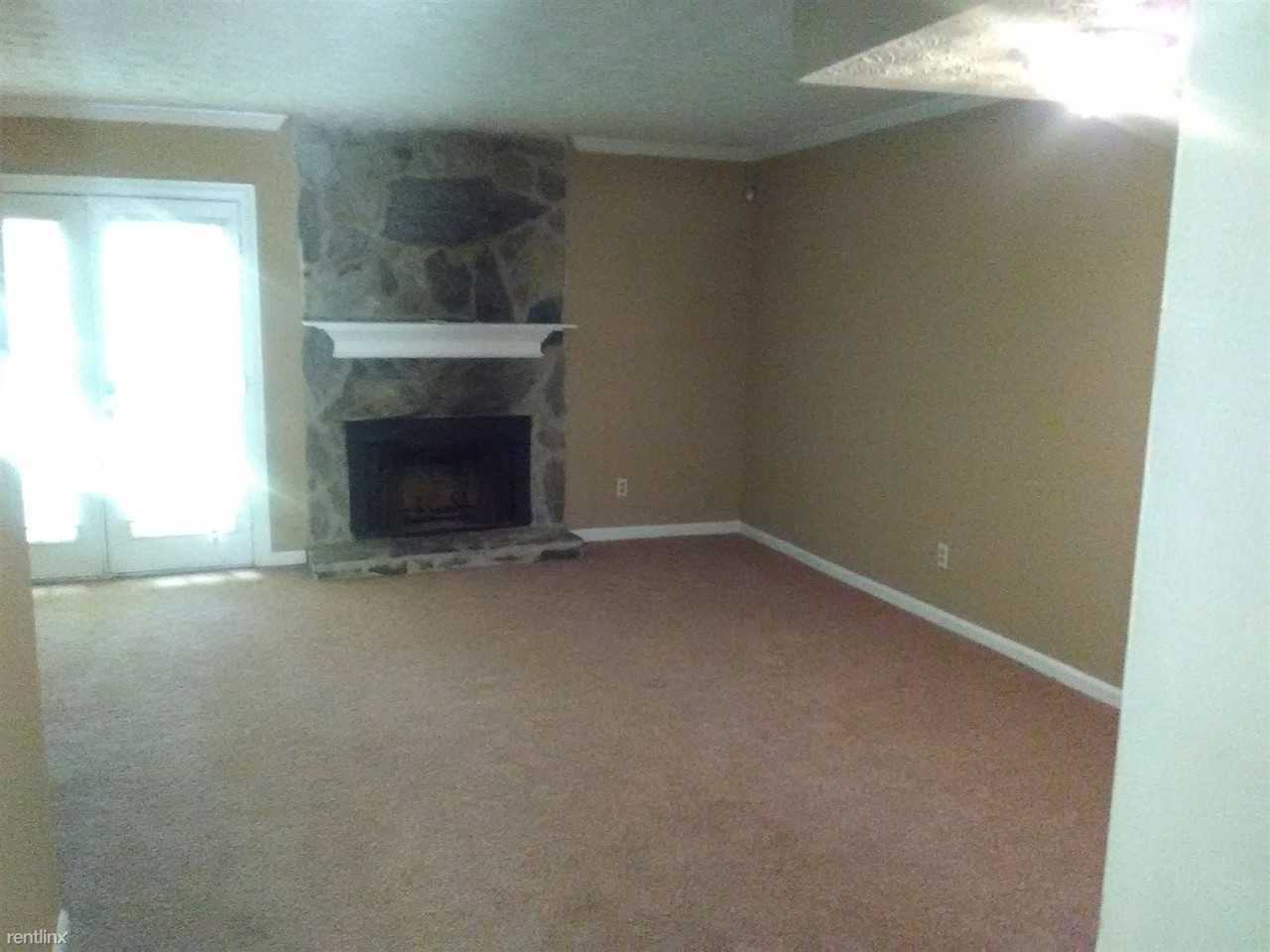 6368 Baker Ct - Photo 3 of 8