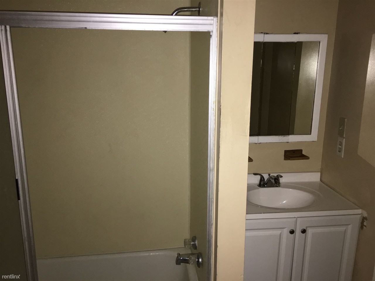 1214 NE Oakland Ave - Photo 2 of 6