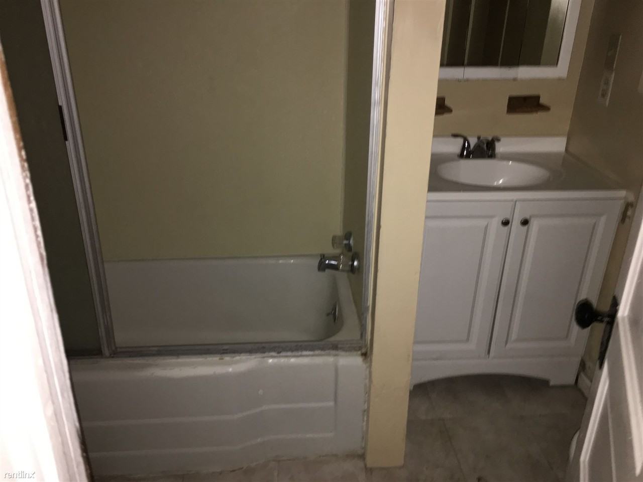1214 NE Oakland Ave - Photo 3 of 6