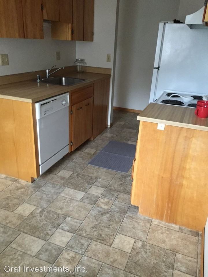 Columbia View Apts 16-plex 1201 River Dr. - Photo 2 of 6