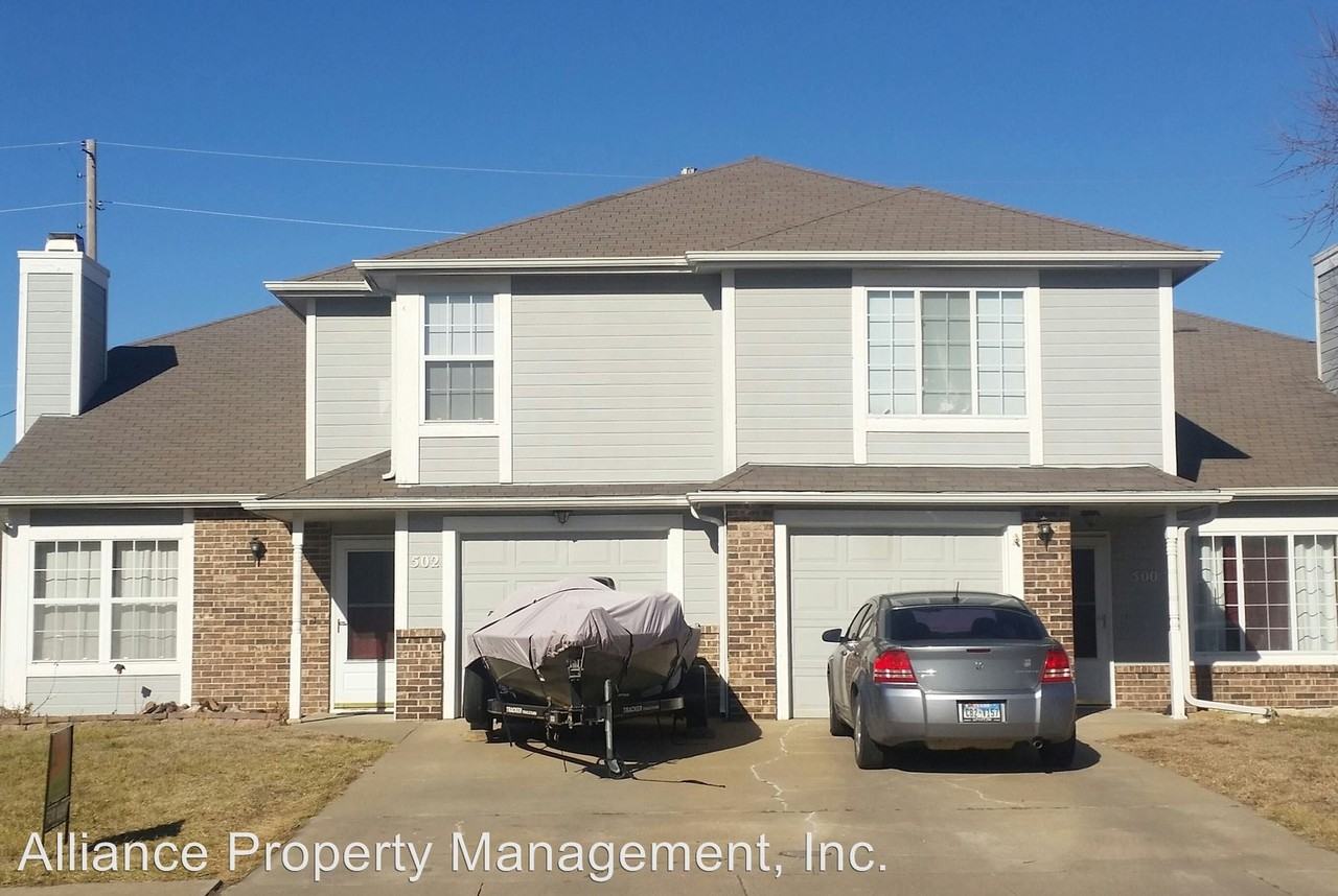 500 Butterfield Rd. - Photo 2 of 9