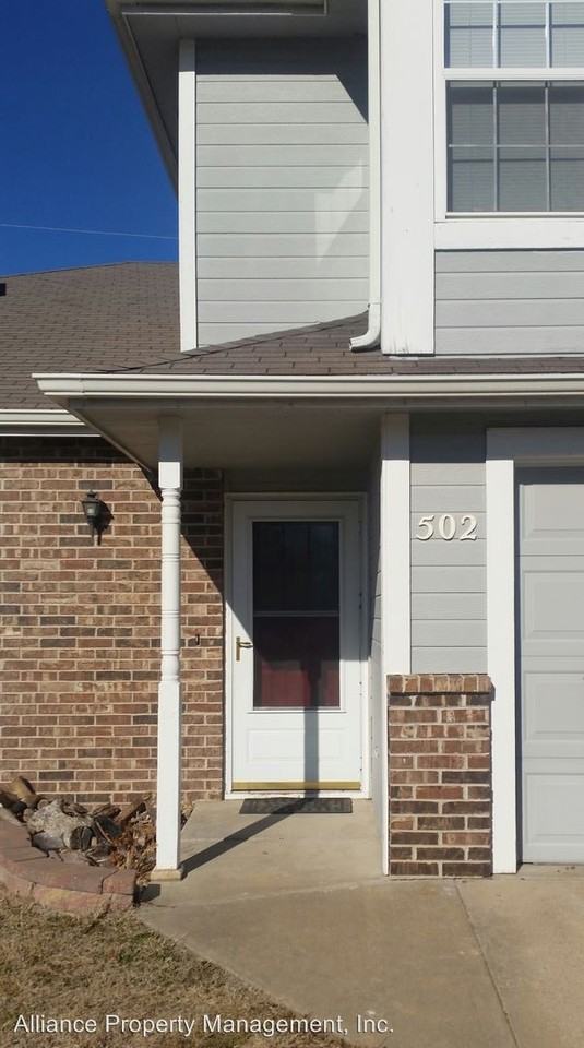 500 Butterfield Rd. - Photo 3 of 9