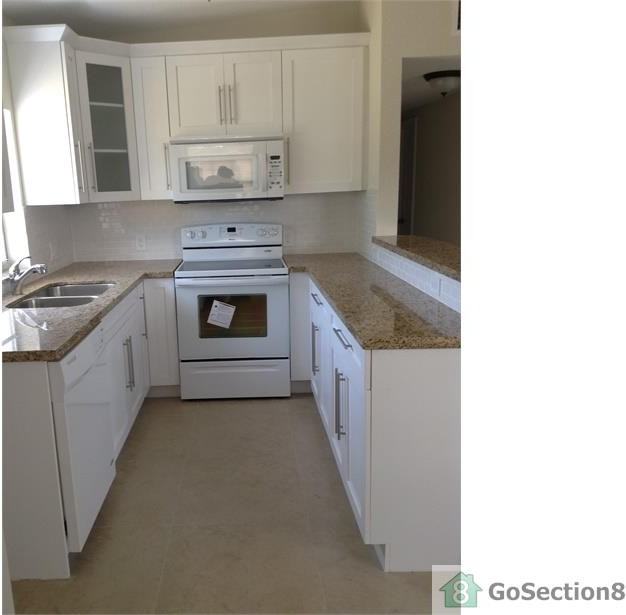 318 NW 29th Ave - Photo 2 of 10