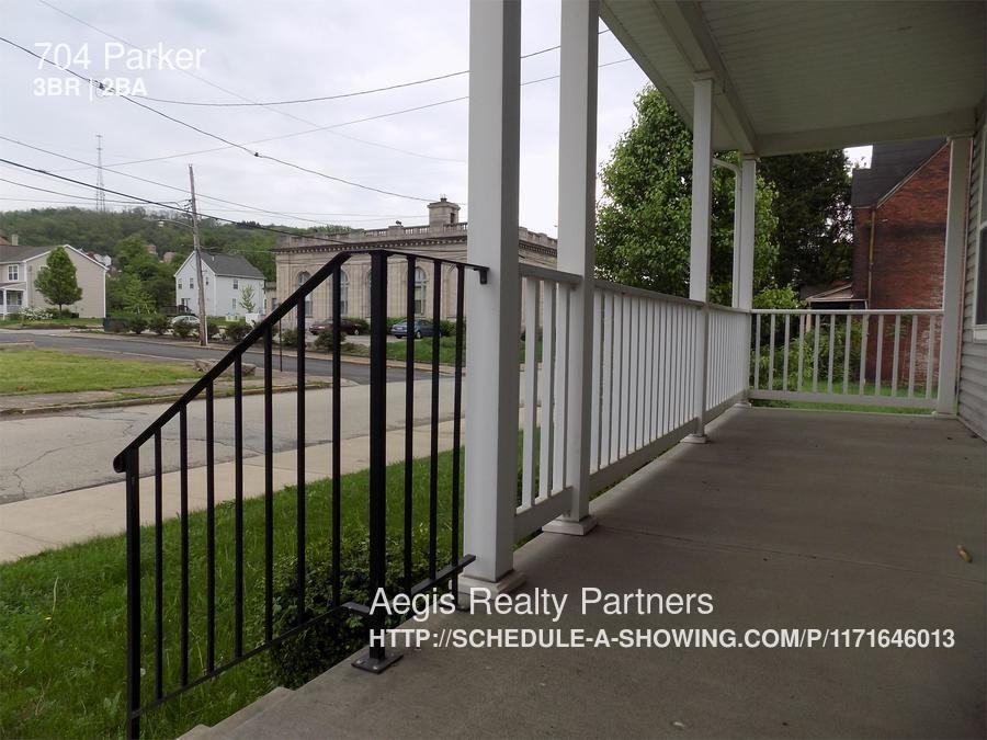 704 Parker Ave - Photo 3 of 34