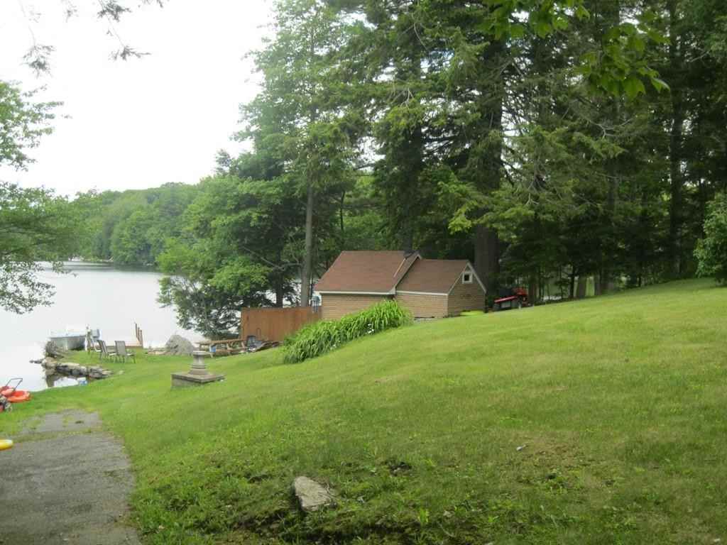 65 Lakeview Dr - Photo 2 of 15