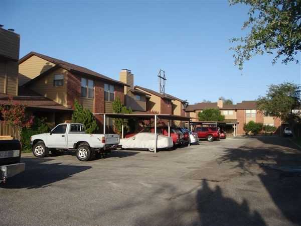 Emerald Cove Apartments & Townhomes - Photo 2 of 27